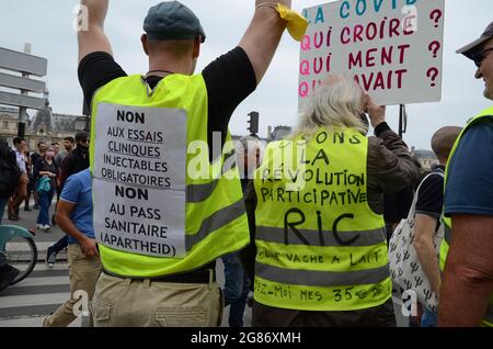 Several thousand people gathered in Paris on the call of "les patriotes" and "Debout la France", against the health passport and mandatory vaccination Stock Photo