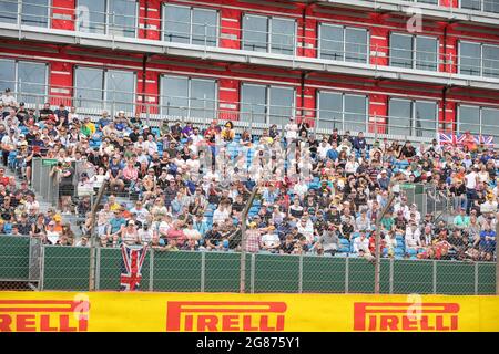 Silverstone, UK. 15th July, 2021. Fans, F1 Grand Prix of Great Britain at Silverstone Circuit on July 15, 2021 in Silverstone, United Kingdom. (Photo by HOCH ZWEI) Credit: dpa/Alamy Live News Stock Photo