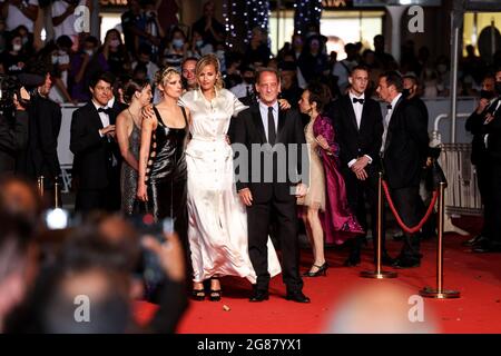Cannes, France. 13th July, 2021. CANNES - JULY 13: Jean-Christophe Reymond, Vincent Lindon, Julia Ducournau, Agathe Rousselle, Garance Marillier and Lai?s Salameh arrives to the premiere of ' TITANE ' during the 74th Cannes Film Festival on July 13, 2021 at Palais des Festivals in Cannes, France. (Photo by Lyvans Boolaky/ÙPtertainment/Sipa USA) Credit: Sipa USA/Alamy Live News Stock Photo