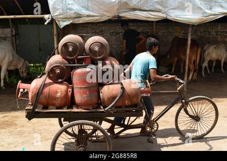 Kolkata, India. 17th July, 2021. A person carrying Gas cylinder on his tricycle for delivery during the high fuel price in Kolkata. (Photo by Sudipta Das/Pacific Press/Sipa USA) Credit: Sipa USA/Alamy Live News Stock Photo