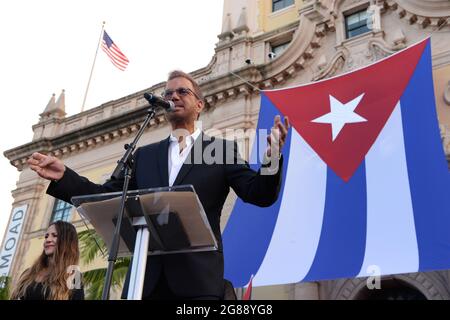 Miami, FL, USA. 17th July, 2021. Willy Chirino speaks as Cuban Americans show support for protestors in Cuba during the Rally For Democracy at the Freedom Tower on July 17, 2021 in Miami Florida. Credit: Mpi04/Media Punch/Alamy Live News Stock Photo