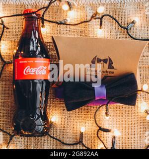 https://l450v.alamy.com/450v/2g892aa/lviv-ukraine-december-1-2017-coca-cola-glass-bottle-and-stylish-bow-tie-on-burlap-with-christmas-lights-top-view-stylish-sweet-gifts-for-christ-2g892aa.jpg