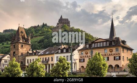 Bacharach in the Rhine Gorge, Mainz-Bingen district in Rhineland-Palatinate, Germany. Above the town stands Stahleck Castle. Stock Photo