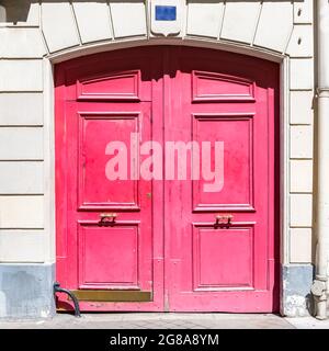 Paris, a red wooden door, typical building in the 10e arrondissement, rue de Marseille Stock Photo