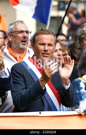 Paris, France. 17th July, 2021. Nicolas Dupont-Aignan, president of Debout La France during the anti - sanitary pass demonstration at the initiative of Florian Philippot 's political party 'les patriotes » in Paris, France on July 17, 2021. Credit: Victor Joly/Alamy Live News Stock Photo