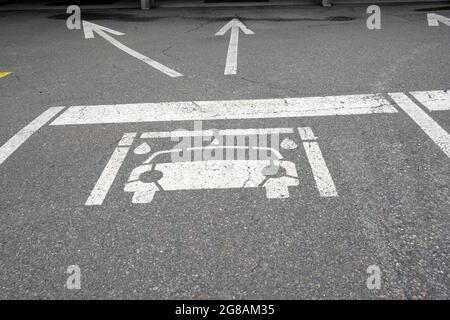 Pictogram of a car on the ground with two arrows showing direction to car wash facility. Close up view. The arrows show to the boxes for self service. Stock Photo