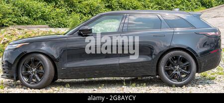 A black SUV Range Rover Velar parked in a lot at a dealership Stock Photo