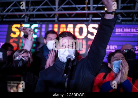 Santiago, Chile. 18th July, 2021. Candidate Gabriel Boric speaks to his supporters after receiving the news of his victory.Primary Presidential Election In Chile, were held and people chose one-time student leader Gabiel Boric as the presidential candidate from Approve Dignity left pact. Credit: SOPA Images Limited/Alamy Live News Stock Photo