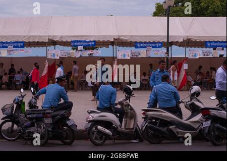 Phnom Penh, Cambodia, 29th July 2018. Cambodian elections, Cambodians vote for Prime Minister. Cambodian police keep a watchful eye over the elections. Credit: Kraig Lieb / Alamy Live News Stock Photo