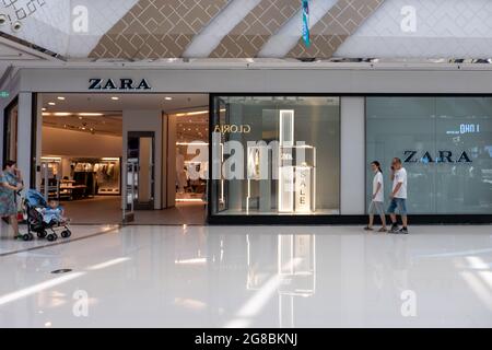 ZHENGZHOU, CHINA - Jul 08, 2021: A ZARA Famous brand Chinese Store front Facade in China. ZARA is a famous Clothing brand Stock Photo