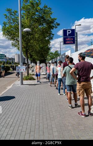 MADRID, SPAIN - Jul 07, 2021: The long lines to get vaccinated against Covid-19 outside the nurse Isabel Zendal of Valdebebas hospital Stock Photo