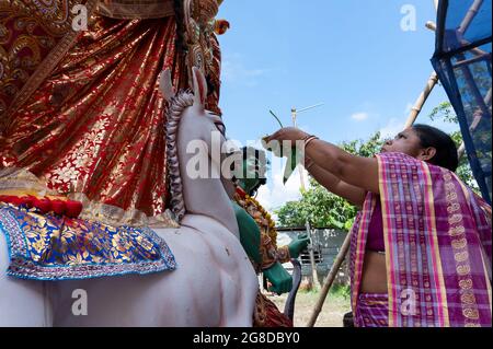 Howrah, West Bengal, India- 8th October 2019 : Vijayadashami, married Bengali Hindu woman offering sweets to Goddess Durga and praying to Her. Durga p Stock Photo