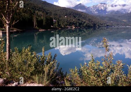 Lago di Barcis nelle Dolomiti Friulane in Valcellina Stock Photo