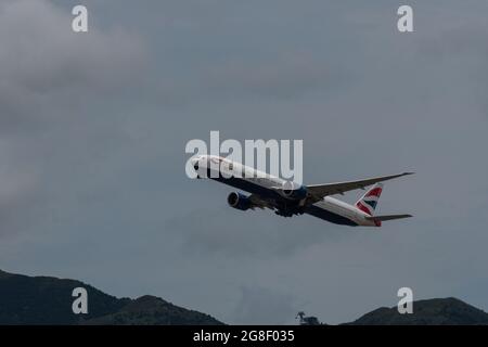 Hong Kong, China, 17 Jul 2021, A Boeing 777-336(ER) of British Airways takes off from Hong Kong International Airport. Stock Photo