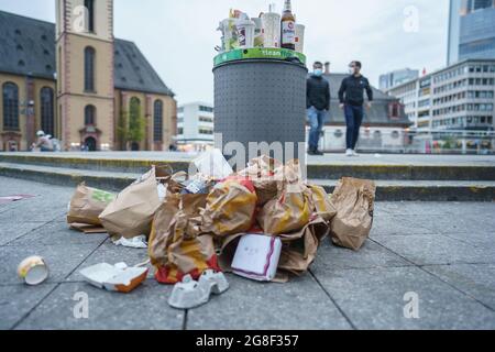FILED - 03 May 2021, Hessen, Frankfurt/Main: Trash lies next to an overflowing waste bin in the city centre (to dpa 'Light and shadow for environment in pandemic - More trash, better air') Photo: Frank Rumpenhorst/dpa Stock Photo