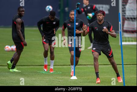 Leipzig, Germany. 20th July, 2021. Football: Bundesliga, Training RB Leipzig at the Red Bull Academy. RB newcomer Mohamed Simakan (r) trains with the team. Credit: Hendrik Schmidt/dpa-Zentralbild/dpa - IMPORTANT NOTE: In accordance with the regulations of the DFL Deutsche Fußball Liga and/or the DFB Deutscher Fußball-Bund, it is prohibited to use or have used photographs taken in the stadium and/or of the match in the form of sequence pictures and/or video-like photo series./dpa/Alamy Live News Stock Photo