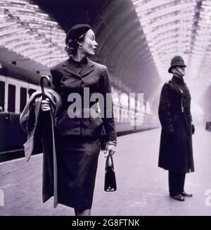 Lisa fonssagrives hi-res stock photography and images - Alamy