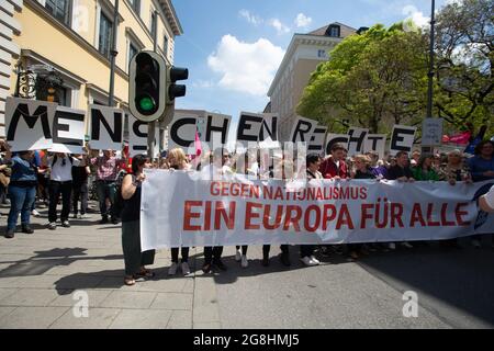 Munich, Germany. 19th May, 2019. Sings in teh back reding Vote Human rights & 12 points for Ibiza. Front banner with Nicole Gohlke (2l), Thomas Lechner (3l), Natascha Kohnen (8l), Martin Schwirdewan (4r), Claudia Roth (2r). On 19.05.2019 some 20.000 people joined a demonstration for solidarity in Europe and against nationalism in Munich. (Photo by Alexander Pohl/Sipa USA) Credit: Sipa USA/Alamy Live News Stock Photo