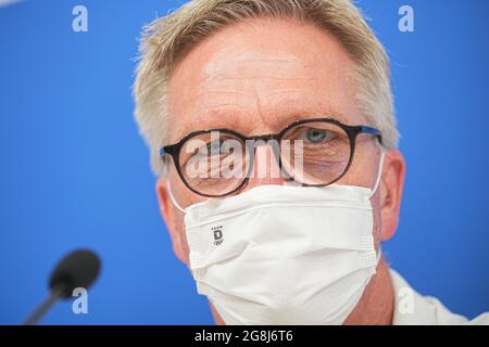 Tokio, Japan. 21st July, 2021. Olympia, kick-off press conference of Team Germany in the press centre of the International Plaza of the Olympic Village. Dirk Schimmelpfennig, Chef de Mission, speaks with mouth-nose protection. Credit: Michael Kappeler/dpa/Alamy Live News Stock Photo