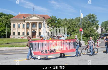 Munich, Germany. 01st June, 2019. In Munich a few hundred people joined a Banner reading ' Hiroshima 6.8.1945 '. demonstration against nuclear weapons and for the conservation of the Intermediate-Range Nuclear Forces Treaty ( INF Treaty ). (Photo by Alexander Pohl/Sipa USA) Credit: Sipa USA/Alamy Live News Stock Photo