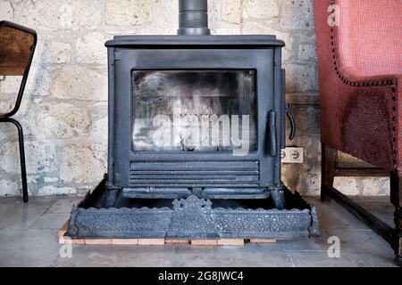 Antique cast iron wood burning stove hi-res stock photography and images -  Alamy