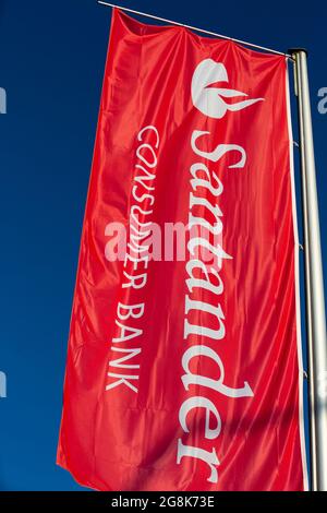 Bamberg, Deutschland. 15th Nov, 2018. Die Santander Consumer Bank AG ist ein deutsches Kreditinstitut in der Rechtsform einer Aktiengesellschaft mit Unternehmenszentrale in Mönchengladbach. Sie ist eine hundertprozentige Tochter der spanischen Banco Santander S.A. (Photo by Alexander Pohl/Sipa USA) Credit: Sipa USA/Alamy Live News Stock Photo