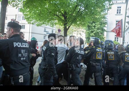 Muncih, Germany. 01st May, 2019. Police pushed the counter protetors partly brutally away. On 1.5.2019 a few hundreds protested against a small group of AfD supporters in Munich. The AfD held a rally at the St. Paul's Church in Munich after a man who was mentally confused man disturbed the easter mess in the church. (Photo by Alexander Pohl/Sipa USA) Credit: Sipa USA/Alamy Live News Stock Photo