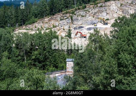 21 July 2021, Bavaria, Flossenbürg: The quarry of the Flossenbürg concentration camp. The Free State firmly rejects any further use of the quarry beyond the current lease period. Photo: Armin Weigel/dpa Stock Photo