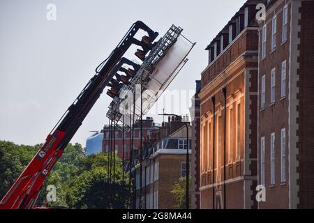 London, United Kingdom. 21st July 2021. Lighting rig for an unknown Warner Bros. movie currently filming in Bloomsbury. (Credit: Vuk Valcic / Alamy Live News) Stock Photo