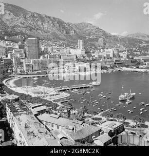 1950s, historical view from this era  from above over Port Hercules in Monaco. An ancient port and the only deep-water one in the princiipality it was constructed in 1926 and is located in the La Condamine district. Stock Photo