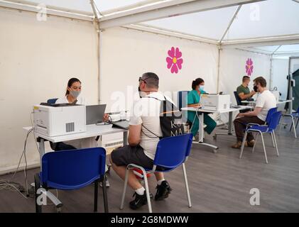 Rome, Italy. 21st July, 2021. People register for the COVID-19 vaccination at a vaccination center in Rome, Italy, on July 21, 2021. Over half of the population targeted by Italy's coronavirus vaccination campaign has already been fully immunized, the country's health authorities said here on Monday. Credit: Jin Mamengni/Xinhua/Alamy Live News Stock Photo