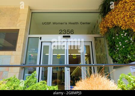 UCSF Women's Health Center on Post Street in San Francisco, California; specializing in Obstetrics & Gynecology Services, Mount Zion medical complex. Stock Photo