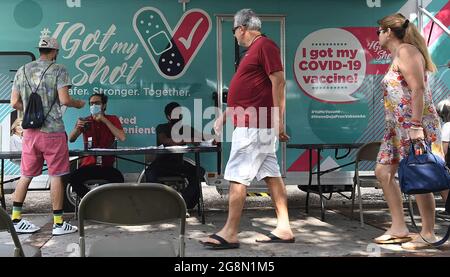 Orlando, United States. 21st July, 2021. People arrive for shots at a mobile COVID-19 vaccination site.New COVID-19 cases in Florida have doubled in the past week, with most cases identified as the highly contagious delta variant which is surging across the country. Credit: SOPA Images Limited/Alamy Live News Stock Photo