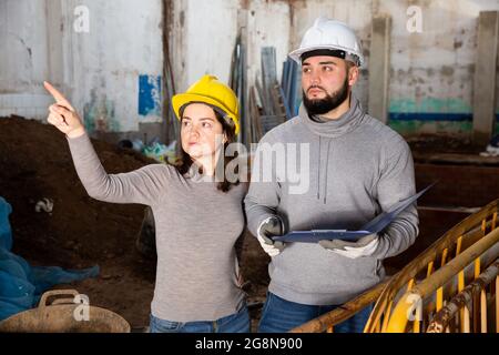 Architect and contractor discussing construction plan Stock Photo