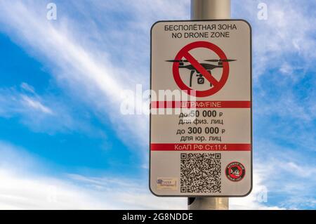 No drone sign with fines with fines up to 300000 rubles, or $4000, on the pole against clear sky, Moscow, Russia Stock Photo