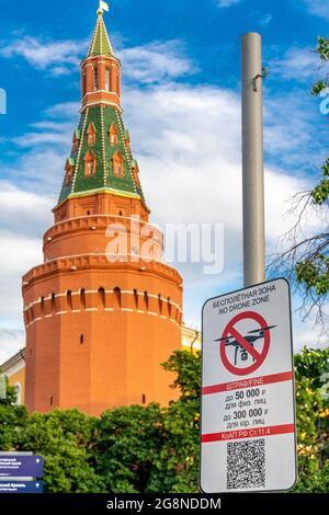 No drone sign with fines with fines up to 300000 rubles, or $4000, prohibiting flying drones over Kremlin, Moscow, Russia Stock Photo