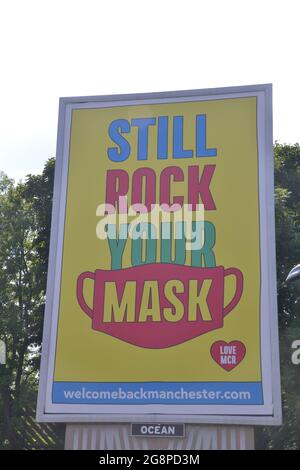 Manchester, UK. 22nd July, 2021. Most recent figures for Greater Manchester:308 patients with the Covid virus were admitted to NHS hospitals in the week to 11th July, an increase of 29 per cent on the prior week. Sign in Manchester encourages people to wear a mask. Credit: Terry Waller/Alamy Live News Stock Photo