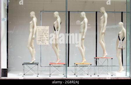 A Goodbye message from staff to customers pinned on the glass next to the clothesless mannequins in the window of the closed Topshop and Topman store Stock Photo