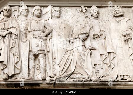 King John with the Barons at Runnymede on a frieze designed by Henry Charles Fehr on the facade of the Supreme Court of the United Kingdom in London, Stock Photo