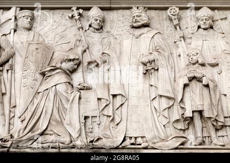 King John with the Barons at Runnymede on a frieze designed by Henry Charles Fehr on the facade of the Supreme Court of the United Kingdom in London, Stock Photo