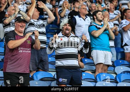 Huddersfield, UK. 22nd July, 2021. Hull FC fans cheer as their team come out for kickoff in Huddersfield, United Kingdom on 7/22/2021. (Photo by Mark Cosgrove/News Images/Sipa USA) Credit: Sipa USA/Alamy Live News Stock Photo