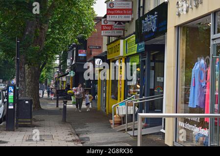 SHEFFIELD. SOUTH YORKSHIRE. ENGLAND. 07-10-21. Ecclesall Road in the Broomfield area of Sheffield, a centre for a selection of independant businesses. Stock Photo