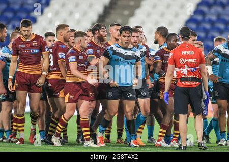 Huddersfield, UK. 22nd July, 2021. An altercation on the pitch between both teams in Huddersfield, United Kingdom on 7/22/2021. (Photo by Mark Cosgrove/News Images/Sipa USA) Credit: Sipa USA/Alamy Live News Stock Photo