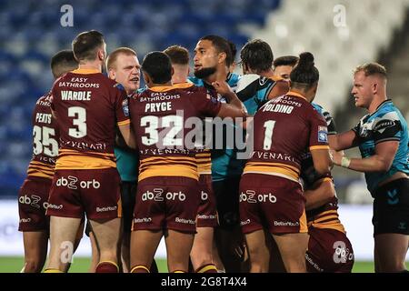 Huddersfield, UK. 22nd July, 2021. An altercation on the pitch between both teams in Huddersfield, United Kingdom on 7/22/2021. (Photo by Mark Cosgrove/News Images/Sipa USA) Credit: Sipa USA/Alamy Live News Stock Photo