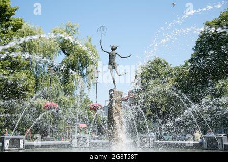 Statue of Tulla Pokriefke from Crabwalk of Gunter Grass on fountain in Gdansk, Poland. June 23rd 2021 © Wojciech Strozyk / Alamy Stock Photo *** Local Stock Photo