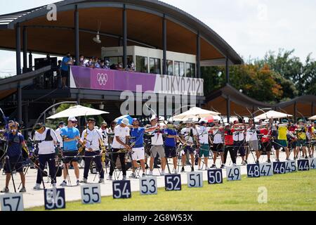 Archers line up during the Men's Individual Ranking Round at ...