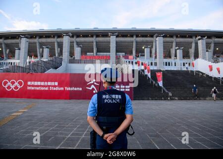 Lone policeman guards Yokohama International Stadium. Soccer preliminary round of men's group D, Brazil (BRA) - Germany (GER), on July 22nd, 2021 in Yokohama. Olympic Summer Games 2020, from 23.07. - 08.08.2021 in Tokyo / Japan. Â Stock Photo