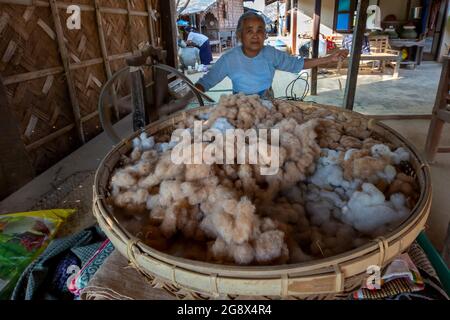 Senior woman spinning the wool in Bagan, Myanmar Stock Photo