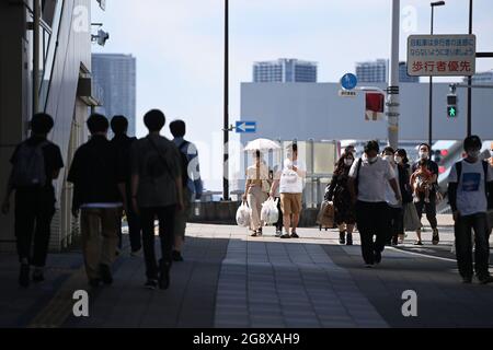 Tokyo, Japan. 23rd July, 2021. Pedestrians are out and about in the city. Credit: Marijan Murat/dpa/Alamy Live News