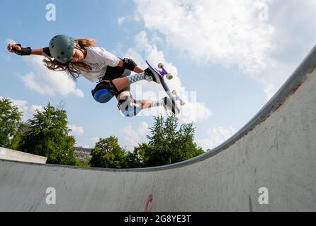 Berlin Germany 23rd July 21 Lilly Stoephasius Skateboarder Stands In A Skate Park The 14 Year Old Stoephasius Is The Youngest German Athlete To Take Part In The Olympic Games In Tokyo Credit Christophe